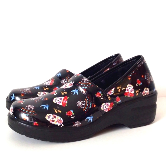 Easy Street Laurie Slip Resistant Clogs Shoes Skull Pattern - Picture 2 of 9